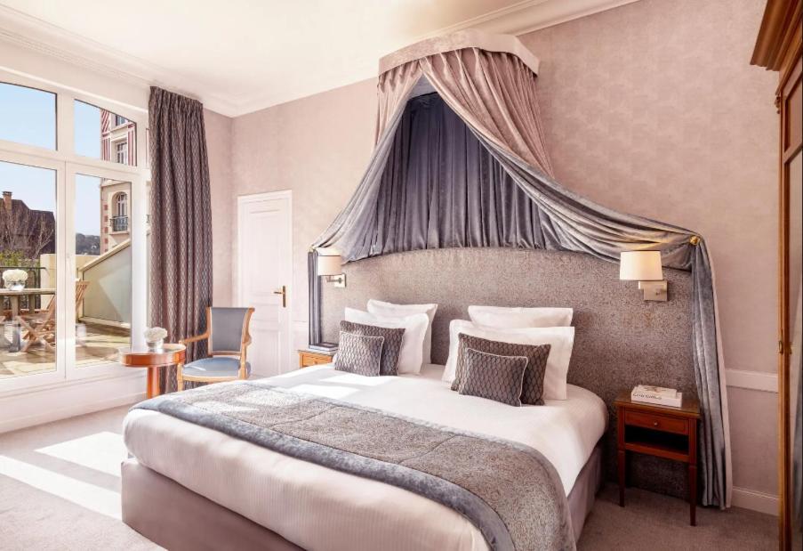 Barriere Le Royal Hotel 5*